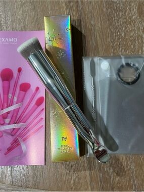 Awesome🤩Angled Foundation Brush – with silver spoon and mixing palette set  🎨